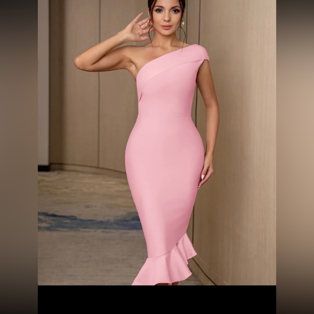 Baby pink ruffle hem one shoulder body con dress.